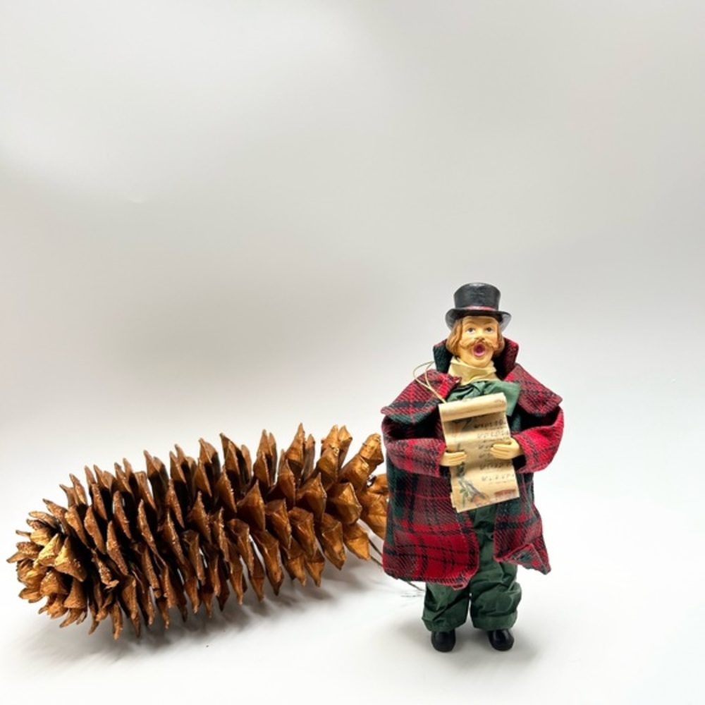 🎄Santa’s World - vintage Christmas Kurt Adler Caroler Victorian Singer.